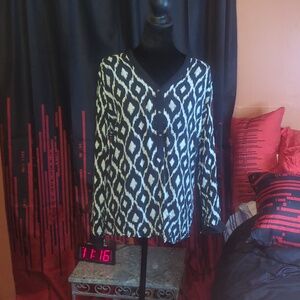 Women's Violet & Claire Black & White Patterned V-Neck Large Top